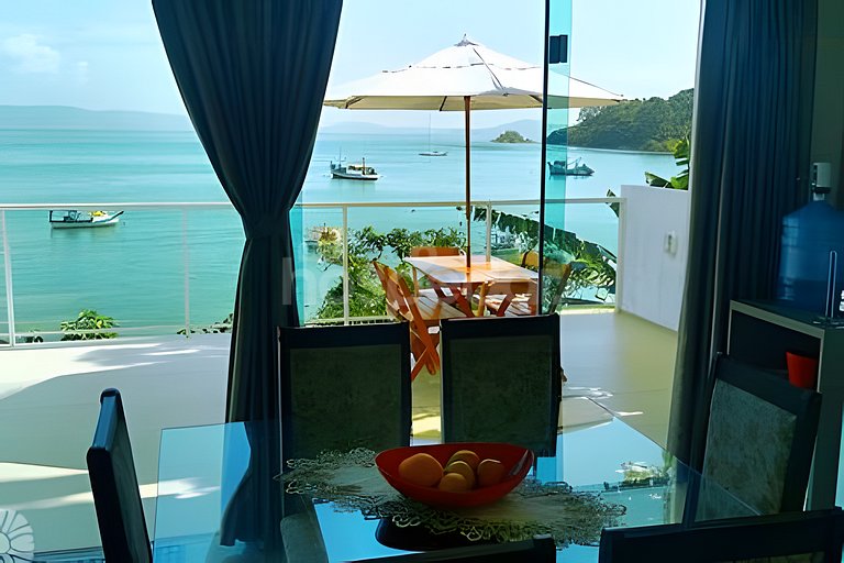Casa com vista p/ o mar e acesso exclusivo à praia