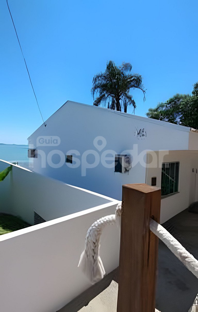 Casa com vista p/ o mar e acesso exclusivo à praia
