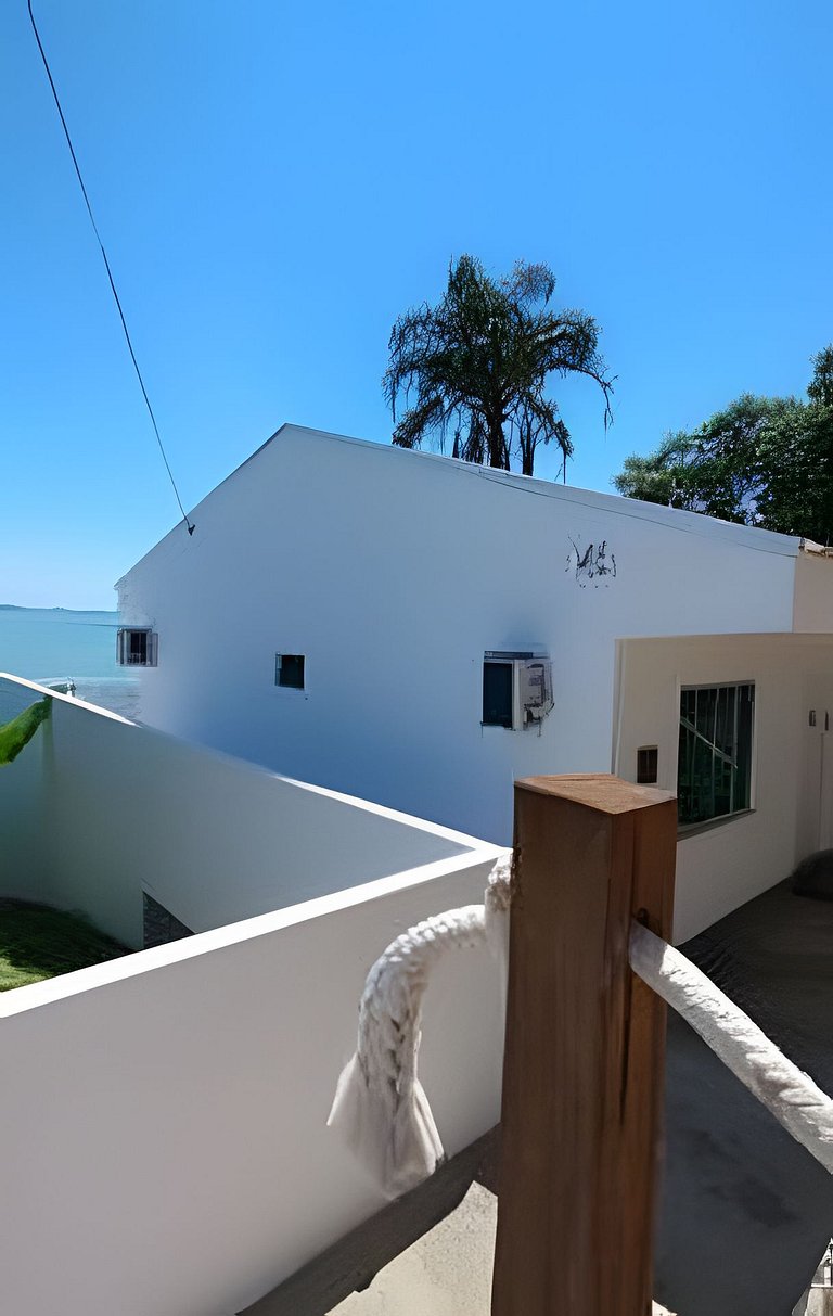 Ocean View House with Private Beach Access · KY01J