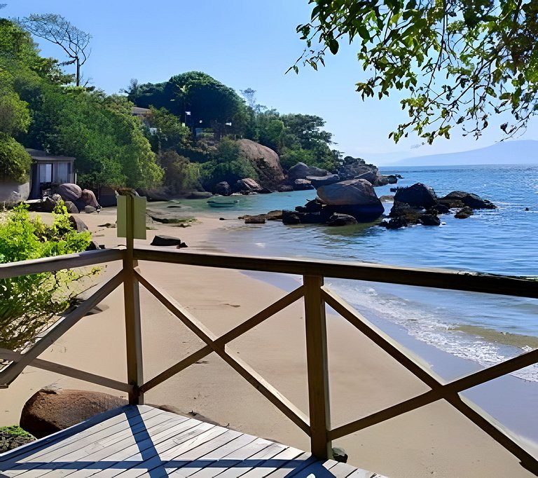 Ocean View House with Private Beach Access · KY01J