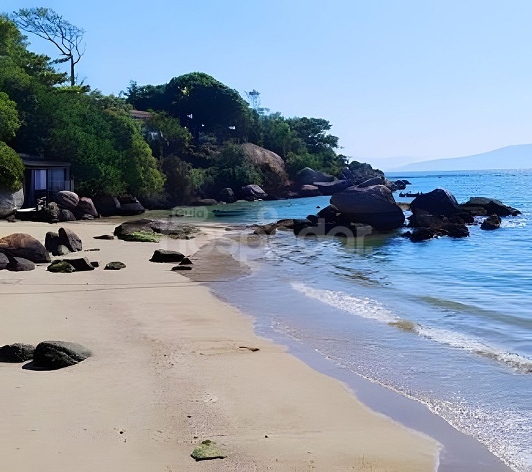 Casa com vista p/ o mar e acesso exclusivo à praia