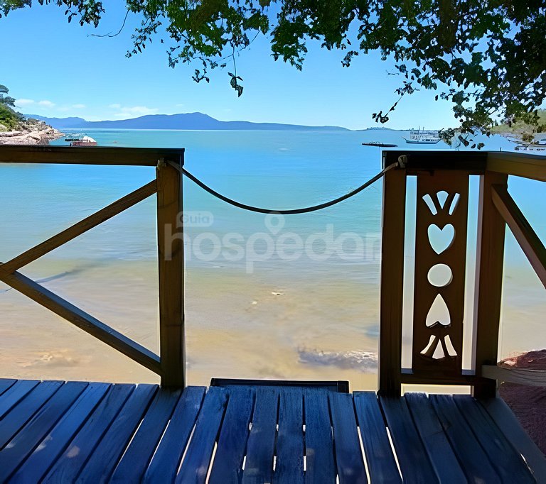 Casa com vista p/ o mar e acesso exclusivo à praia