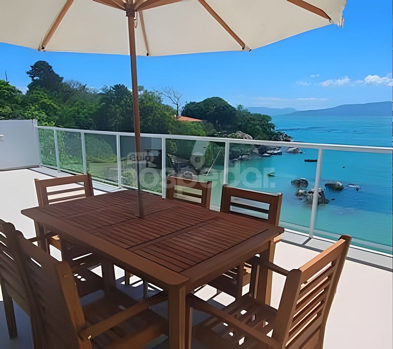 Casa com vista p/ o mar e acesso exclusivo à praia
