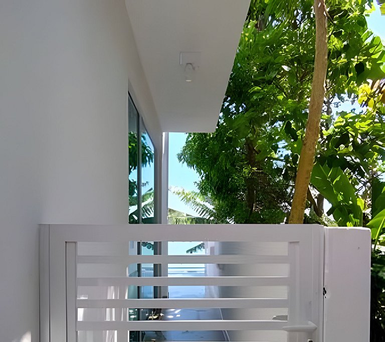 Ocean View House with Private Beach Access · KY01J