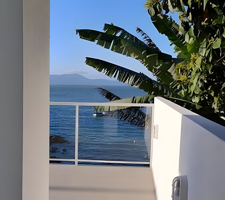 Ocean View House with Private Beach Access · KY01J
