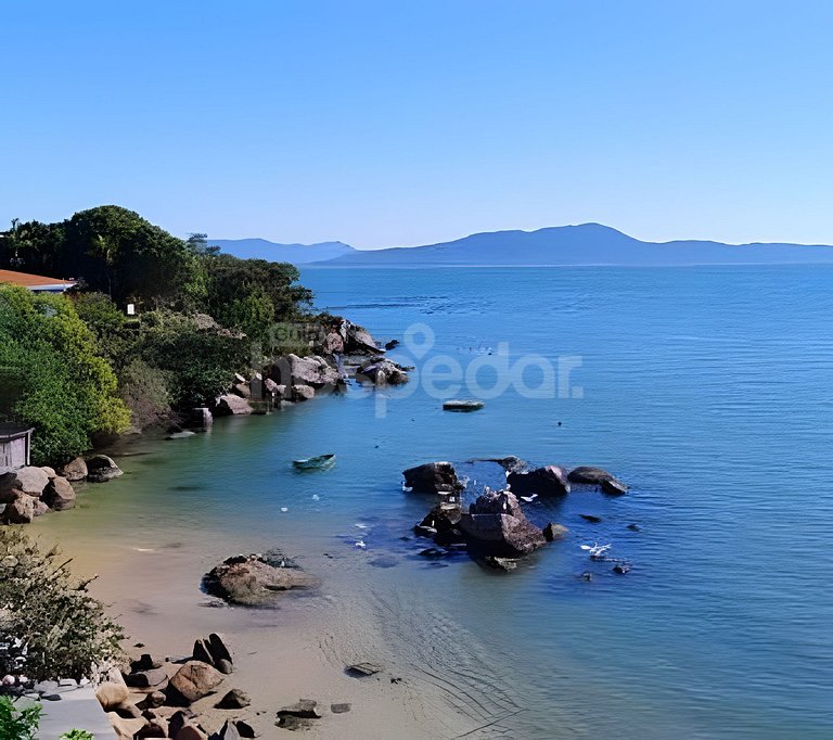 Casa com vista p/ o mar e acesso exclusivo à praia