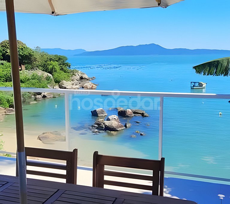 Casa com vista p/ o mar e acesso exclusivo à praia