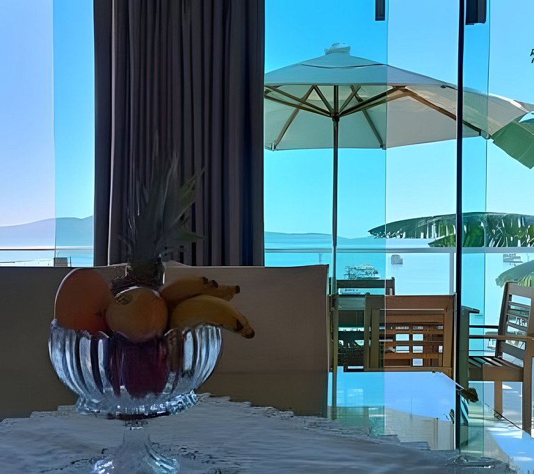 Ocean View House with Private Beach Access · KY01J